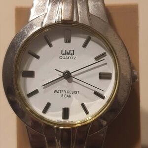 🦋10/$20🦋 Q&Q Silver/White Stainless Steel Women's Watch